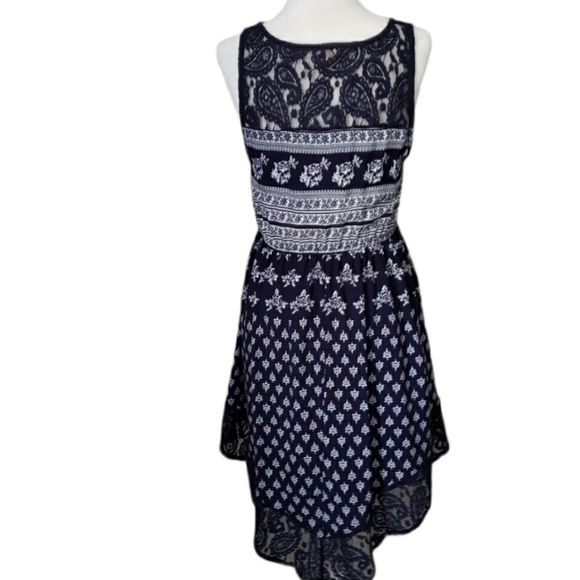 entro Dresses & Skirts - Entro blue / white floral lace edged trend…